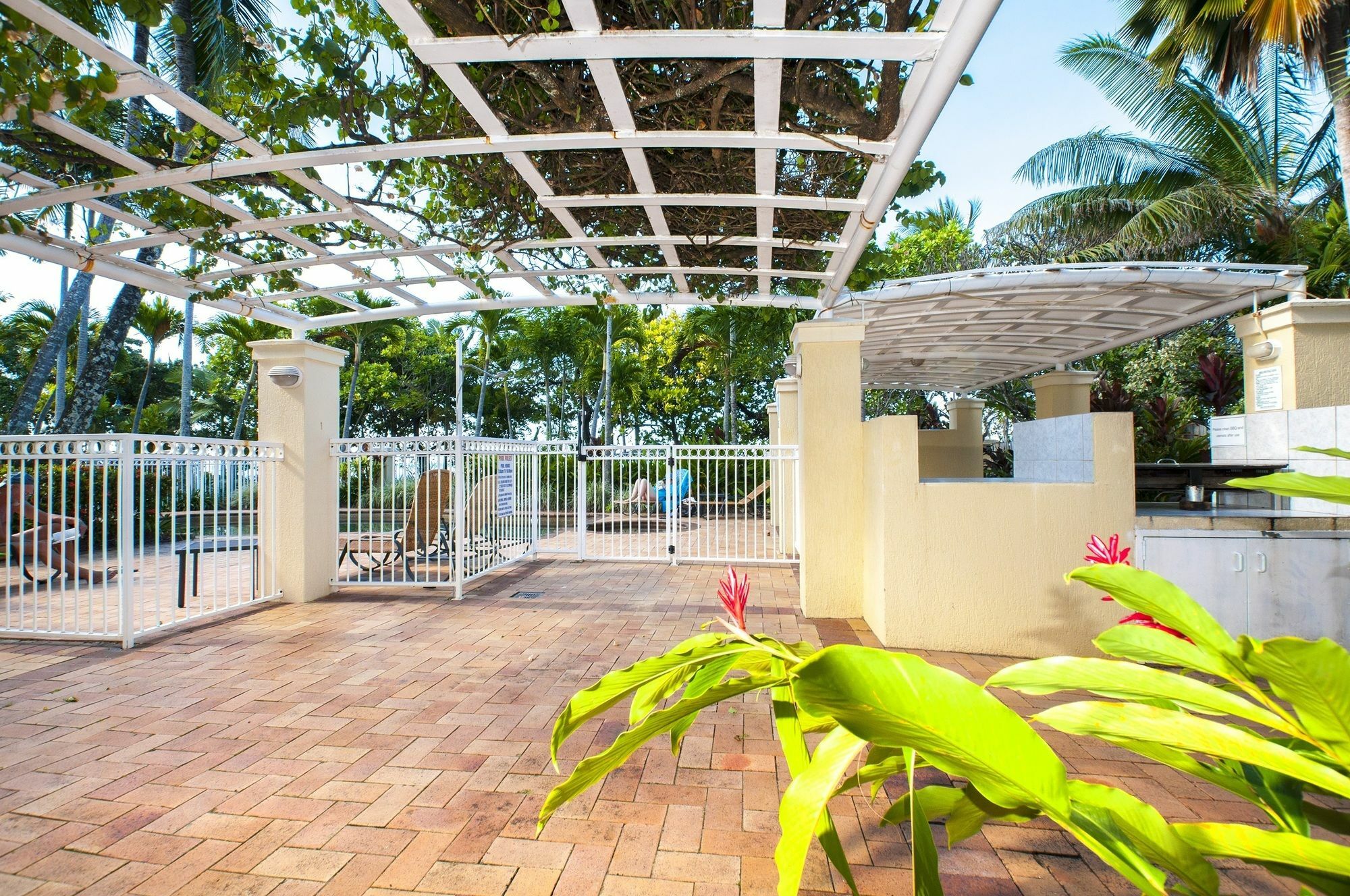On The Beach Apartments Trinity Beach Exterior foto